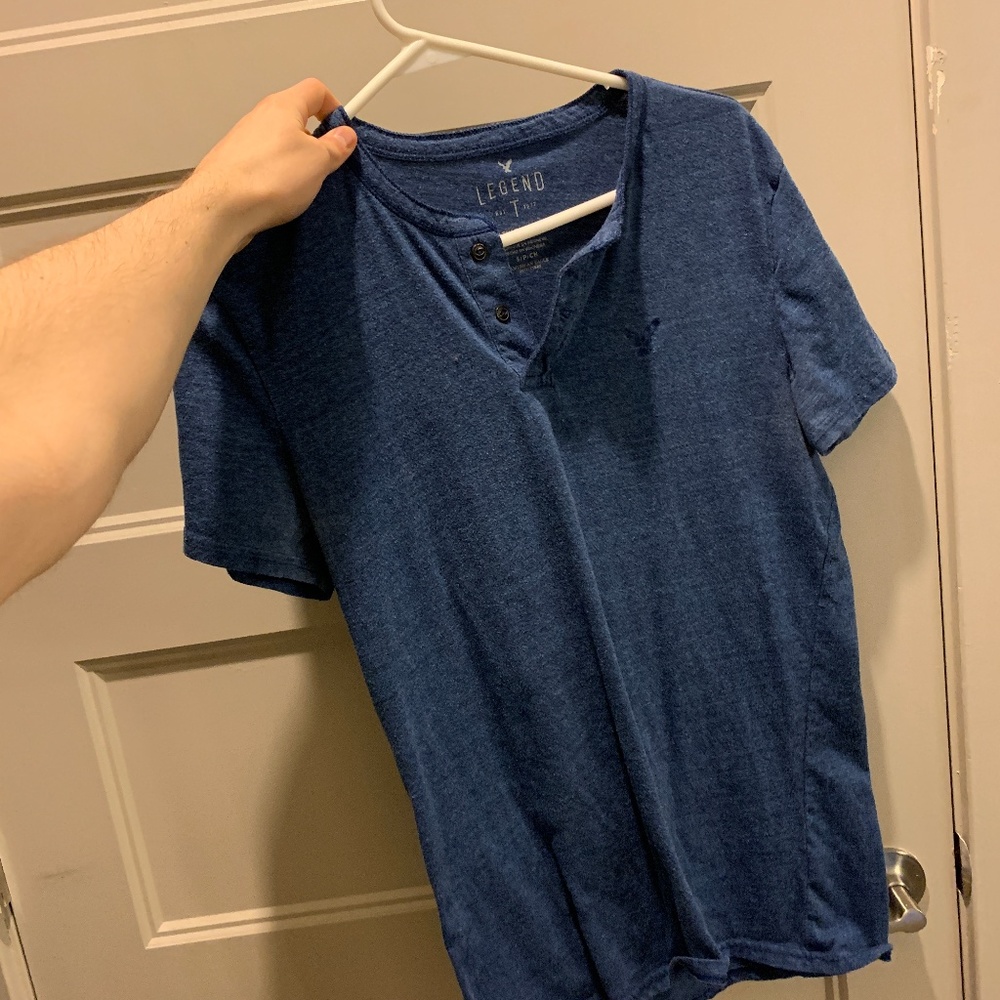 American Eagle Men's blue T-shirt
